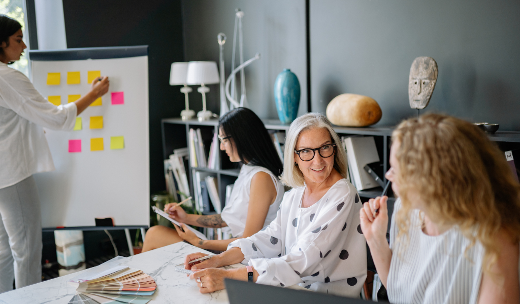 Apoio a projetos que reforcem a capacidade de liderança de mulheres no mercado de trabalho